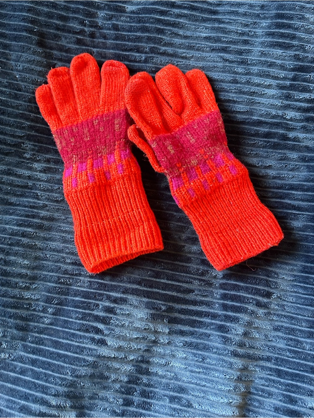 Universal Thread Bright Orange Knit Gloves with Pink Accent